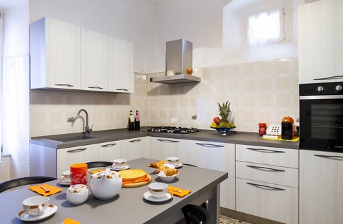 Porto Santo Stefano Apartment | Apartment "Casa la Fortezza" close to the Beach with Terrace & Wi-Fi