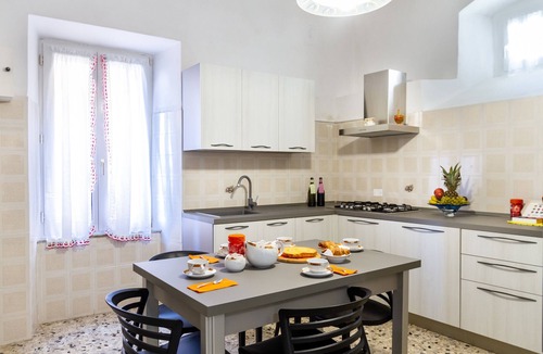 Porto Santo Stefano Apartment | Apartment "Casa la Fortezza" close to the Beach with Terrace & Wi-Fi