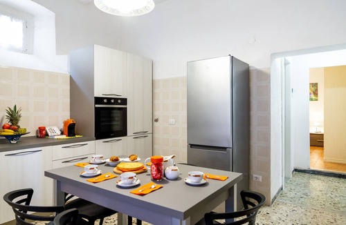 Porto Santo Stefano Apartment | Apartment "Casa la Fortezza" close to the Beach with Terrace & Wi-Fi