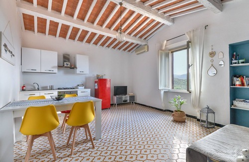 Magazzini Apartment | Apartment 'Casa Le 3 B with Sea View' with Wi-Fi and Air Conditioning