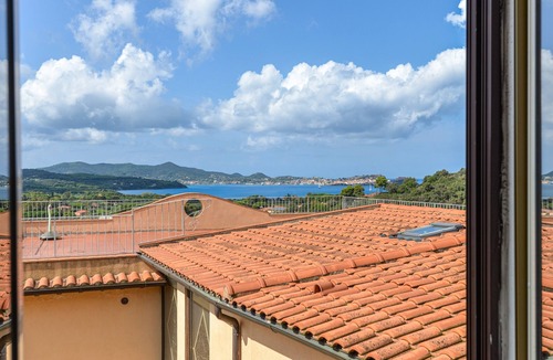 Magazzini Apartment | Apartment 'Casa Le 3 B with Sea View' with Wi-Fi and Air Conditioning