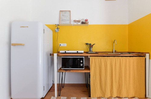 Campo nell'Elba Apartment | Apartment 'Casa Magnolia' with Garden and Wi-Fi