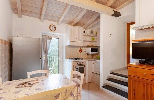 Apricale Apartment | Apartment 'Casa Reanna' with Mountain View, Balcony and Wi-Fi