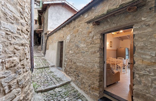Apricale Apartment | Apartment 'Casa Reanna' with Mountain View, Balcony and Wi-Fi