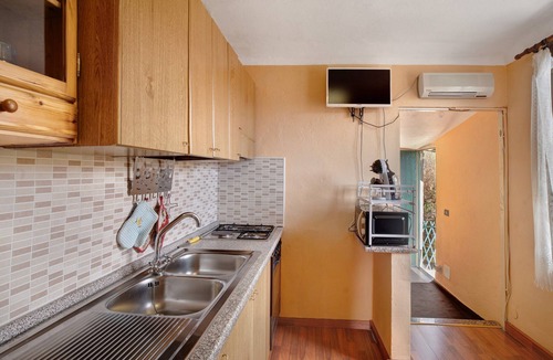 Vallebona Apartment | Apartment 'Casa Vita' with Sea View, Private Garden and Wi-Fi