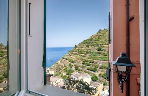 Manarola Apartment | Apartment 'Dolphin' with Sea View and Wi-Fi