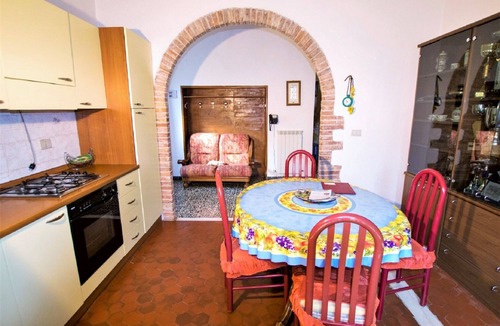 Massa Marittima Apartment | Apartment for 5 With Pool