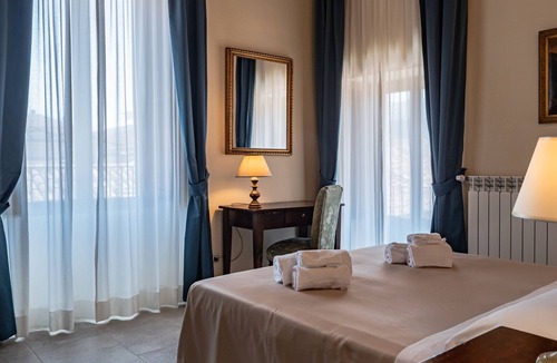 L'Aquila Bed & Breakfast | Apartment for up to 5 guests with kitchen in historic center of L'Aquila