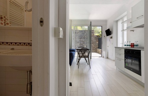 Sestri Levante Apartment | Apartment 'Green House' with Private Terrace, Wi-Fi and Air Conditioning