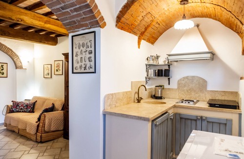 Campiglia Marittima Apartment | Apartment 'Ilaria' with Shared Pool, Wi-Fi and Air Conditioning