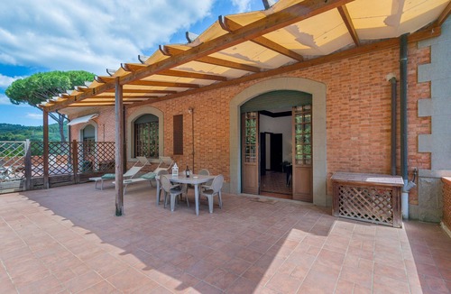 Venturina Apartment | Apartment 'I Tigli - Pervinca' with Shared Pool, Wi-Fi and Air Conditioning