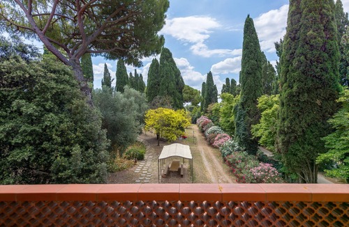 Venturina Apartment | Apartment 'I Tigli - Pervinca' with Shared Pool, Wi-Fi and Air Conditioning