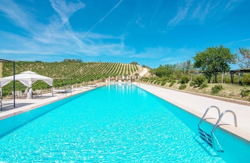 San Savino Apartment | Apartment in Grottammare with Jacuzzi & Garden