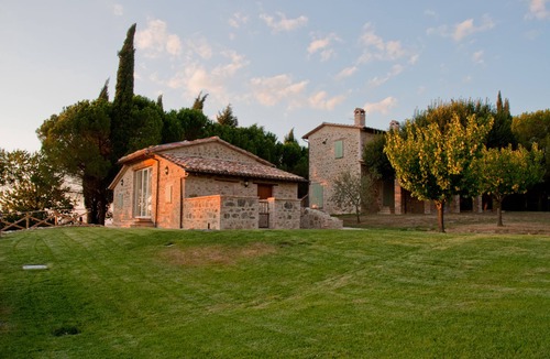Gualdo Cattaneo Apartment | Apartment in villa with stunning scenery and swimming pool