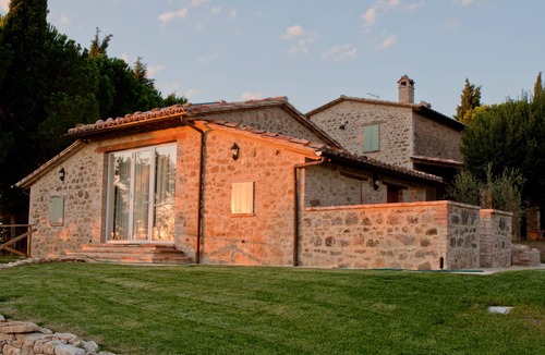 Gualdo Cattaneo Apartment | Apartment in villa with stunning scenery and swimming pool