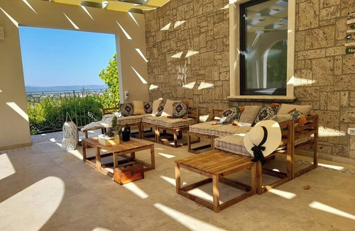 Stroncone Apartment | Apartment in villa with pool in Umbria