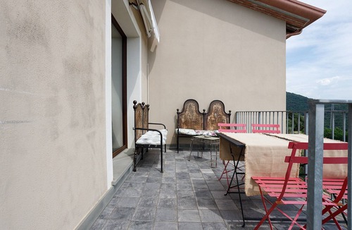 Fosdinovo Apartment | Apartment 'Incantevole - Fosdinovo' with Mountain View, Wi-Fi and Air Conditioning
