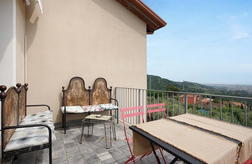 Fosdinovo Apartment | Apartment 'Incantevole - Fosdinovo' with Mountain View, Wi-Fi and Air Conditioning