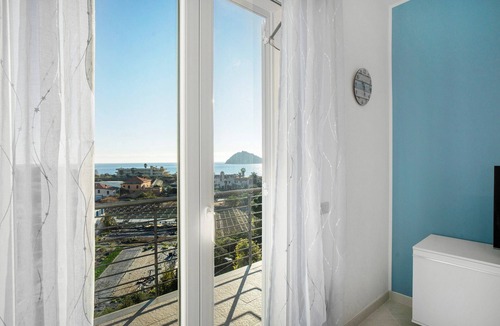 Albenga Apartment | Apartment 'Iris' with Sea View, Private Terrace and Air Conditioning