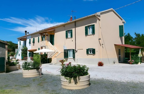Castellina Marittima Apartment | Apartment 'Agriturismo Case Nuove - Sole' with Shared Pool, Wi-Fi and Air Conditioning