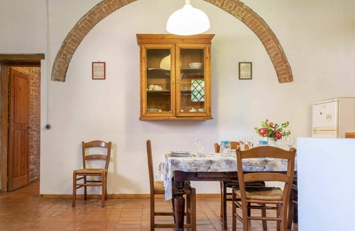 Castiglione del Lago House | Apartment in villa with private pool, hot tub, A/C, WIFI, TV, patio, pets allowed, panoramic view