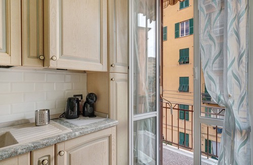 San Fruttuoso Apartment | Apartment 'Janua Jungle House' with Balcony, Wi-Fi and Air Conditioning