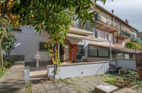 Fabrica di Roma Apartment | Apartment Kiwi e L'uva - Tuscia by Interhome