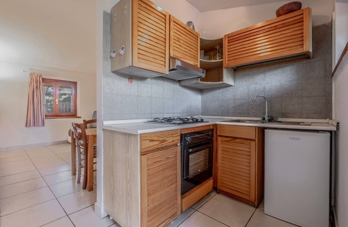 Ansedonia Apartment | Apartment 'La Capannuccia B' with Shared Garden, Wi-Fi and Air Conditioning