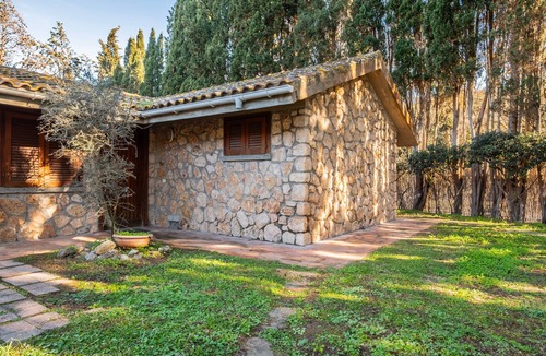 Ansedonia Apartment | Apartment 'La Capannuccia A' with Shared Garden, Wi-Fi and Air Conditioning