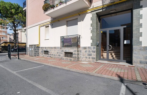 Albenga Apartment | Apartment 'La Casa Dei Nonni' with Sea View and Balcony