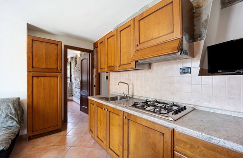 Rossi Apartment | Apartment 'La Cicala 5' with Shared Pool, Private Terrace and Shared Garden