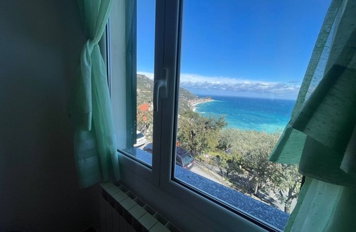 Finale Ligure Apartment | Apartment 'La Realidad 6' with Shared Pool, Wi-Fi and Air Conditioning