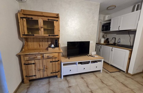 Lucoli Apartment | Apartment 'Le Case Di Reno' with Mountain View, Wi-Fi and Air Conditioning