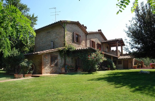 Citta della Pieve Apartment | Apartment 'Lo Stagno - La Cerretola' with Shared Pool, Shared Garden and Wi-Fi