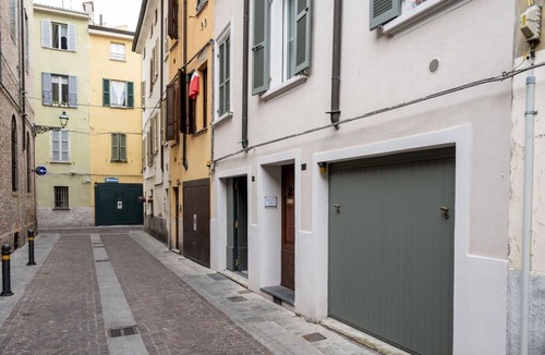 Parma City Centre Apartment | Apartment located on the second floor of a building without a lift.In 58 square meters of space it accommodates 2 people a double bedroomVery quiet and peaceful, it overlooks the internal courtyard of a building.We are located in the historic center a fe