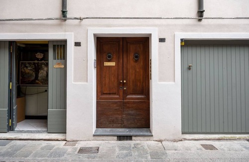 Parma City Centre Apartment | Apartment located on the second floor of a building without a lift.In 58 square meters of space it accommodates 2 people a double bedroomVery quiet and peaceful, it overlooks the internal courtyard of a building.We are located in the historic center a fe