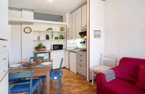 Piani-Ciapin Apartment | Apartment 'Mare, Sole, Eucalipto' with Sea View, Private Terrace and Air Conditioning