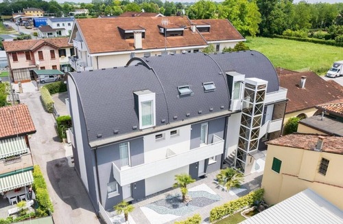 Bagnolo Apartment | Apartment 'Mare' with Shared Garden, Wi-Fi and Air Conditioning