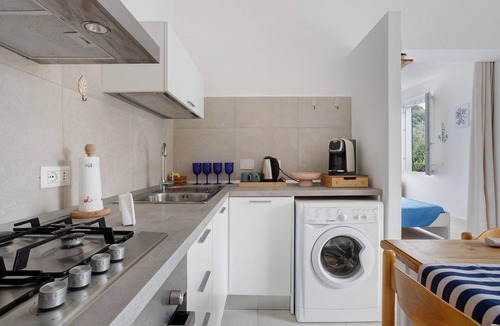 Ameglia Apartment | Apartment 'Montemare' with Private Garden, Wi-Fi and Air Conditioning