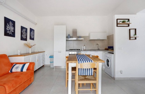 Ameglia Apartment | Apartment 'Montemare' with Private Garden, Wi-Fi and Air Conditioning