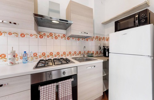 Recco Apartment | Apartment 'Natalina' with Balcony, Wi-Fi and Air Conditioning