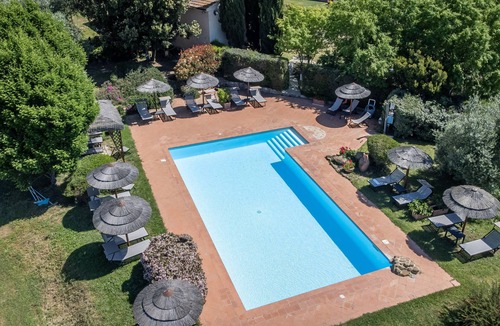 Magliano in Toscana Apartment | Apartment Olivo with Terrace, Shared Pool & Wi-Fi