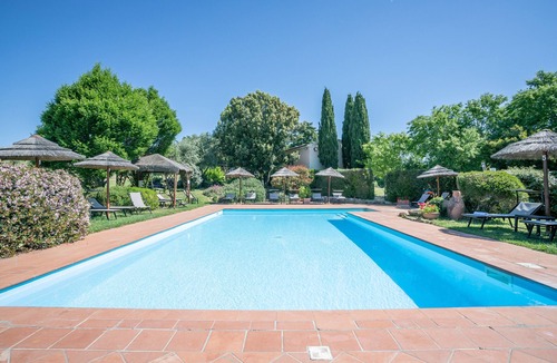 Magliano in Toscana Apartment | Apartment Olivo with Terrace, Shared Pool & Wi-Fi