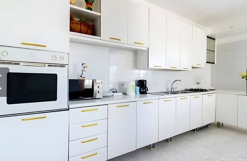 Poggi Apartment | Apartment 'Oliv' with Sea View, Shared Pool and Wi-Fi