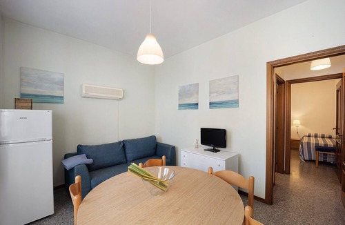 Diano Marina Apartment | Apartment Orizzonte 3 A with Shared Garden & Wi-Fi