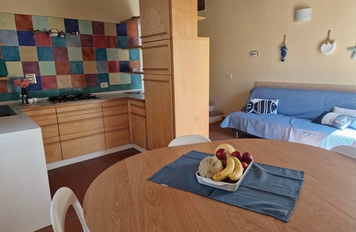 Riparbella Apartment | Apartment 'Piccolo Paradiso - Mare' with Shared Pool, Wi-Fi and Air Conditioning