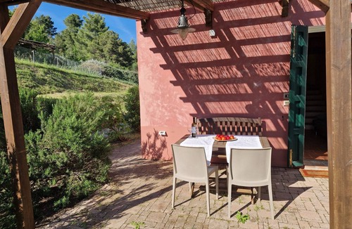 Riparbella Apartment | Apartment 'Piccolo Paradiso - Mare' with Shared Pool, Wi-Fi and Air Conditioning