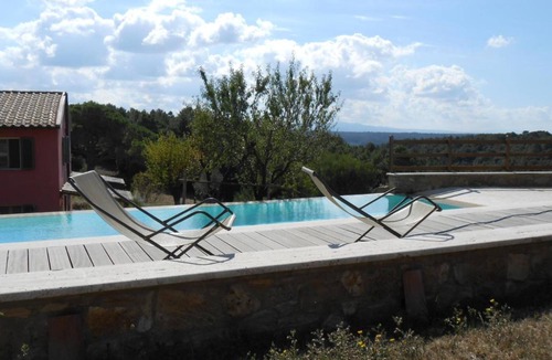 Riparbella Apartment | Apartment 'Piccolo Paradiso - Olivo' with Shared Pool, Wi-Fi and Air Conditioning