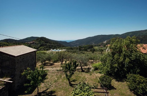Deiva Marina Apartment | Apartment 'Pignola' with Mountain View, Wi-Fi and Air Conditioning