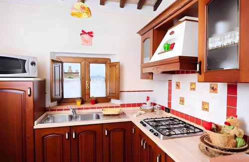 Pomarance Apartment | Apartment 'Podere Del Botruccio - Papavero' with Shared Pool, Private Garden & Wi-Fi